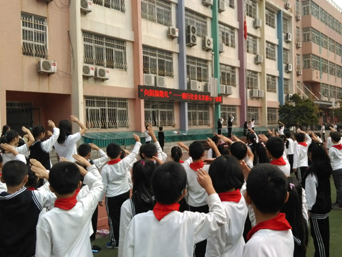 朝阳区各校共迎华诞 朝阳中心小学率先开展“向国旗敬礼”主题教育